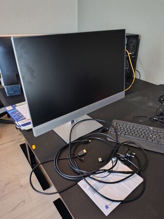 HP skærm med stativ