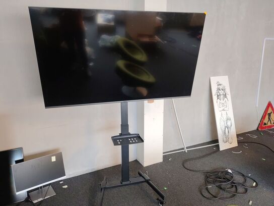 Hisense 65" på stativ