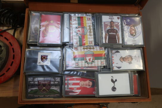 Kuffert med rammer og billeder