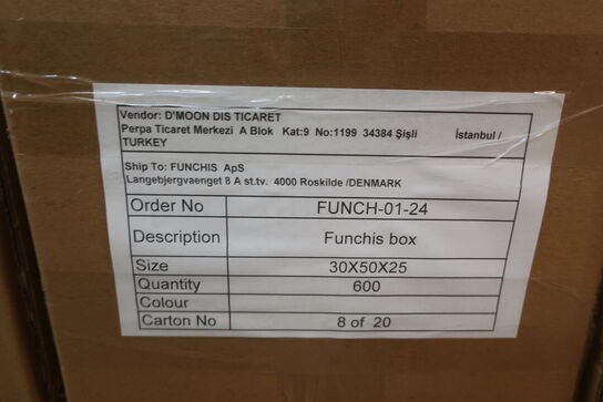 13 kasser med papbokse