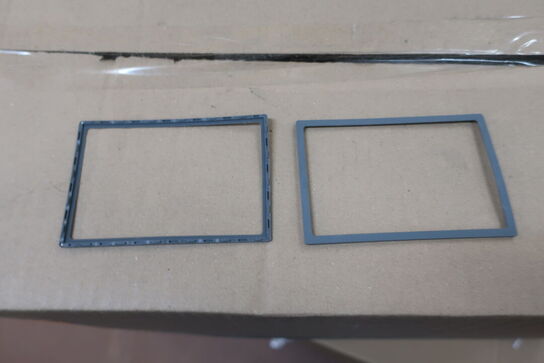 2 kasser med rammer, trykværktøj og magnetpapir 