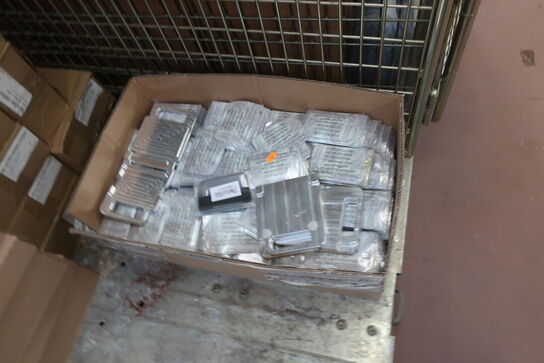 2 kasser med rammer, trykværktøj og magnetpapir 