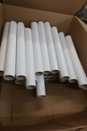 7 kasser med paprør