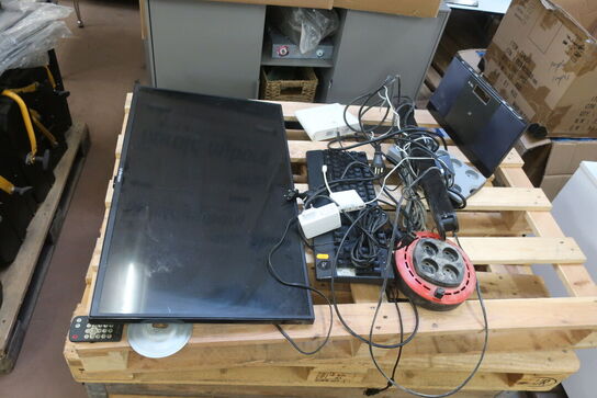 Skærm, tastatur, radio m.m.