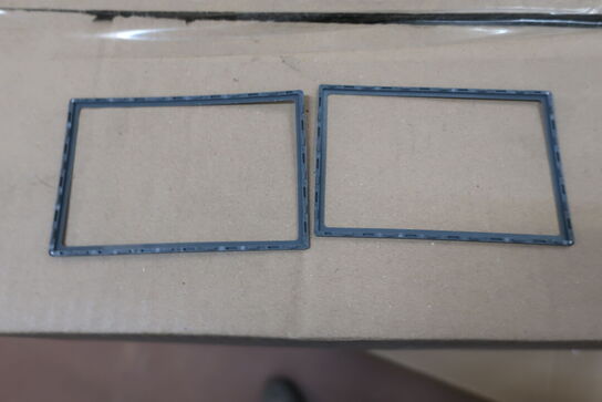 2 kasser med rammer, trykværktøj og magnetpapir 