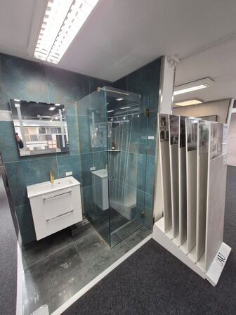 DLA 135 Guld profiler 80 væg og 70dør til højre