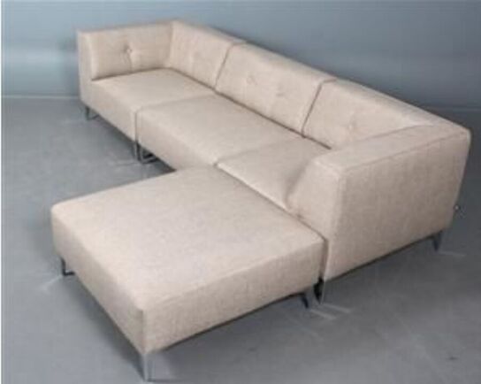 Ny 2 personers modulsofa i beige. Designet af Morten Voss. (læs beskrivelse)