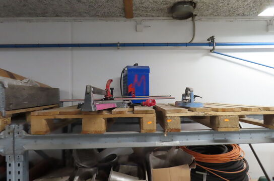 2 stk fliseskærer og en varmeblæser