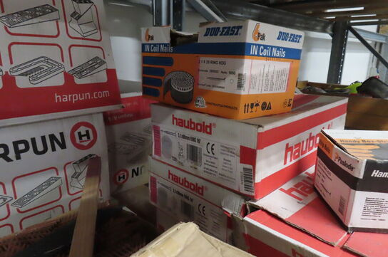 Palle med diverse søm til pistol mv.