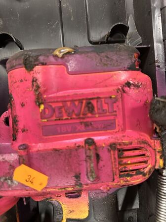 Elektrisk fedtsprøjte DEWALT DCGG571NK-XJ