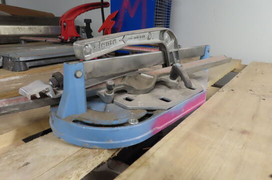 2 stk fliseskærer og en varmeblæser