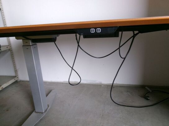 Skrivebord, hæve/sænke