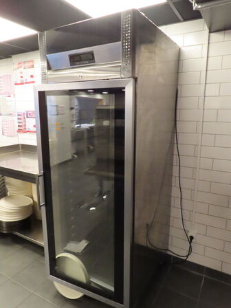 Displaykøleskab TEFCOLD RK710G