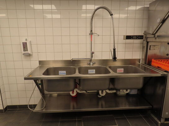 Vaskebord med tre kummer