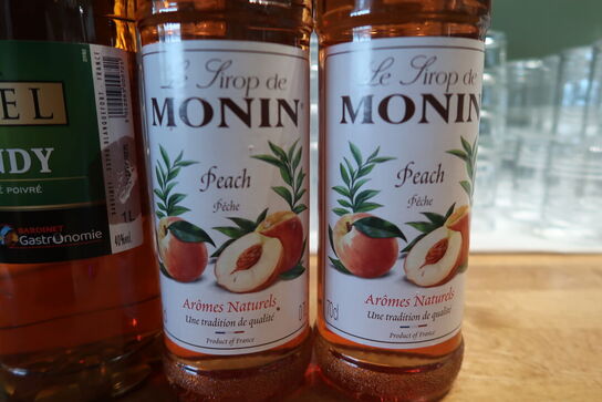2 flasker Sirop de Monin Peach, 1 stk. Ravel Brandy