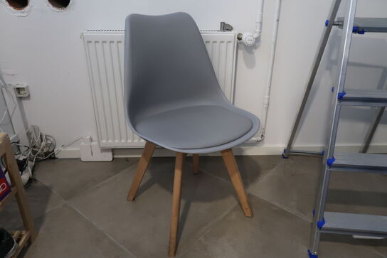 Skalstol med grå kunstlæder