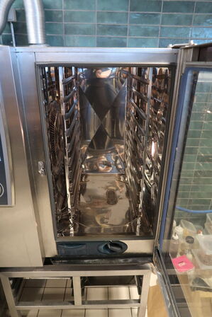 Rationel Ovn med understel, Model SCC WE 101