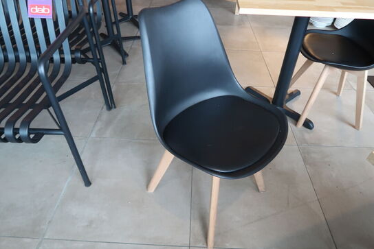 Cafebord med 2 stk. stole