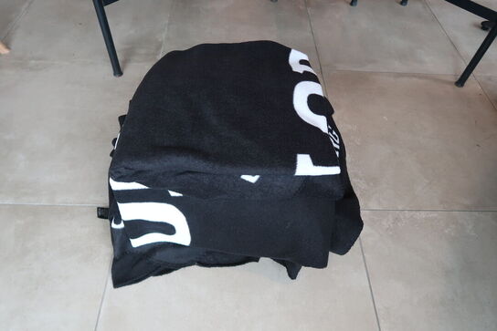 9 stk. tæpper, Tuborg motiv