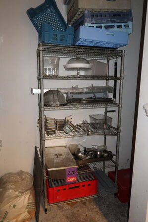 Stålreol med indhold