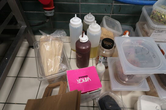 Diverse madvarer mm. 