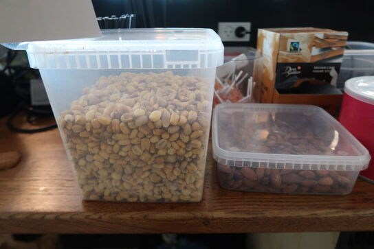 Diverse snacks & sugerør