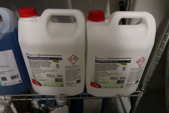 Stålreol med indhold