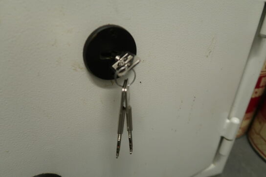 Pengeskab, Prosafe med nøgle