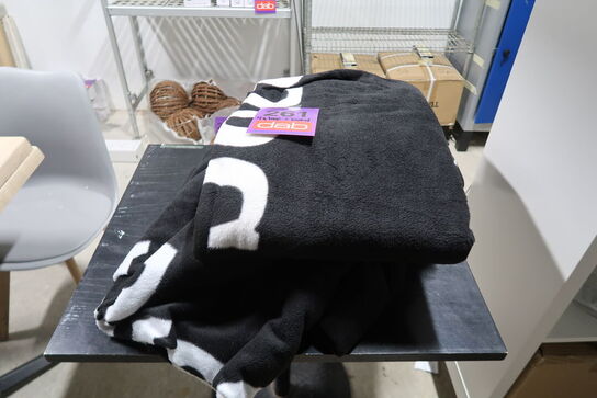 Cafebord med 4 stk. tæpper