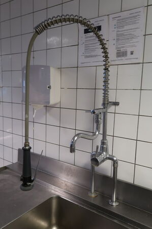 Industri vaskebord med sprøjtepistol