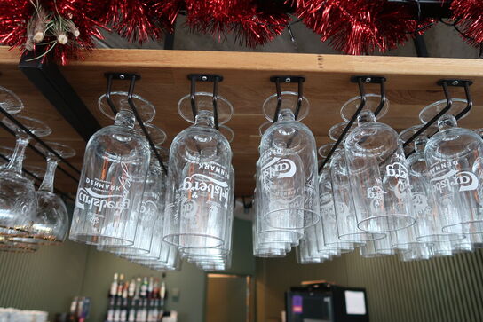 Stort glasophæng med glas