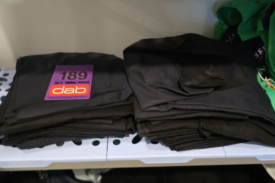 Stort parti tjernertøj på reol