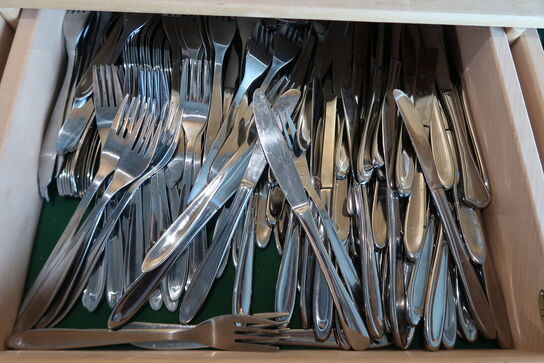 Stort parti bestik & glas