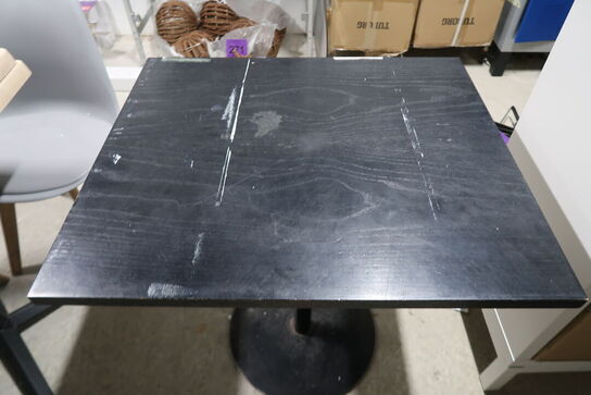 Cafebord med 4 stk. tæpper