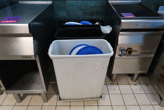 3 stk. plastbeholder på hjul