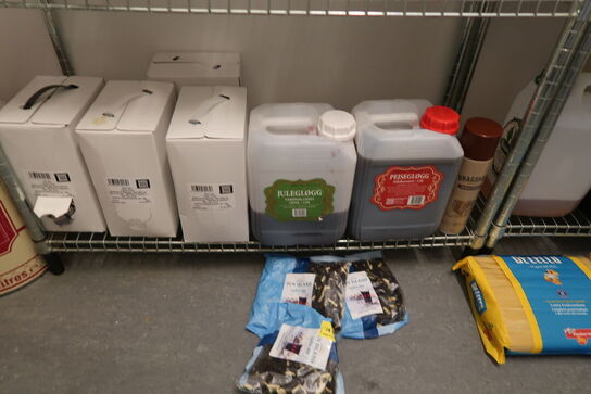 3 stk. trådreoler på hjul med indhold