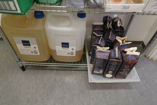 3 stk. trådreoler på hjul med indhold