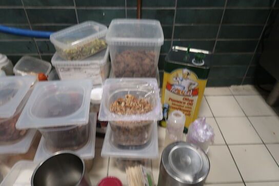 Diverse madvarer mm. 