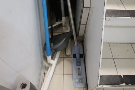 Diverse rengøringsredskaber