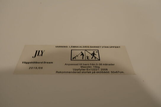 Væghængt puslebord, JLY