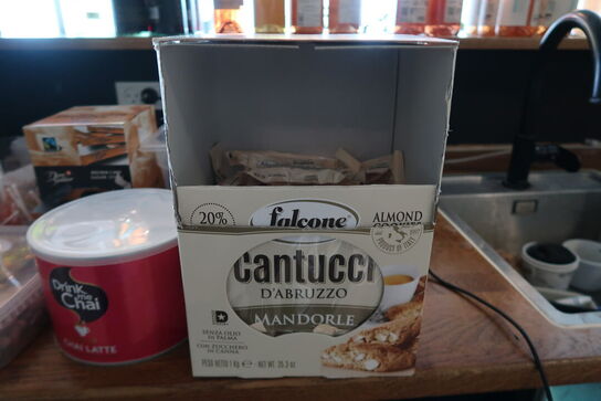 Diverse snacks & sugerør