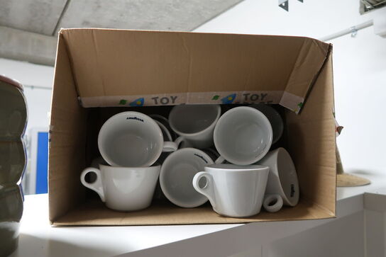 Parti tallerkner, kopper, kander mm. 