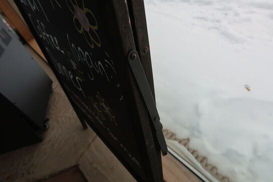 A-skilt med lyskæde