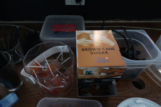 Diverse snacks & sugerør