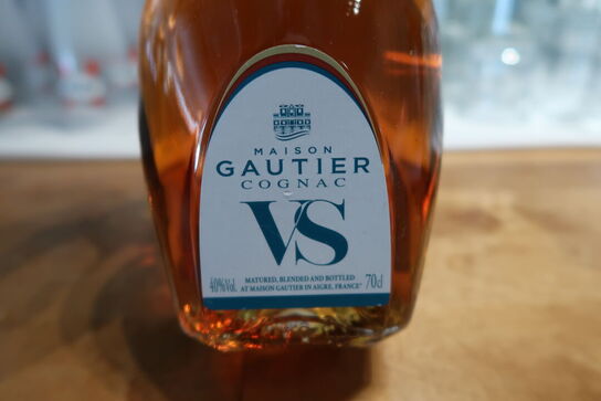 2 flasker Sirop de Monin Peach/Vanille, 1 stk. Cognac Gautier 