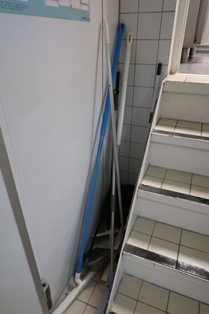 Diverse rengøringsredskaber