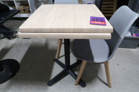 Cafebord med 3 stk. stole