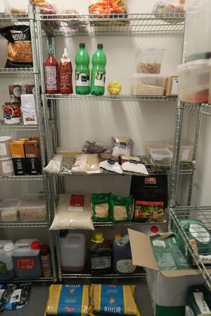 3 stk. trådreoler på hjul med indhold