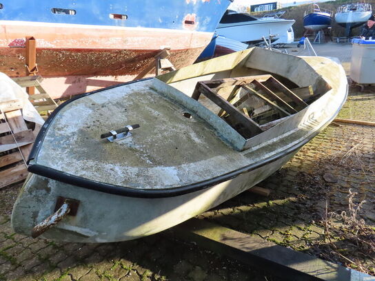 Jagtpram i glasfiber