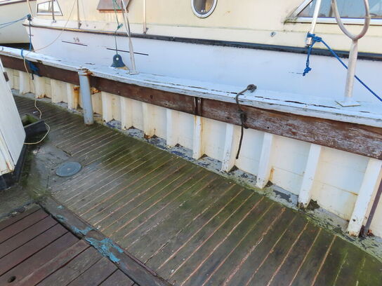 26 fod selvlænsende bundgarnsjolle, lærk på eg